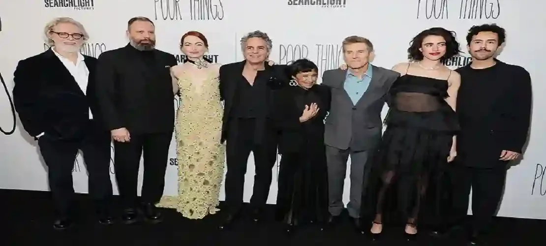 Cast of poor things